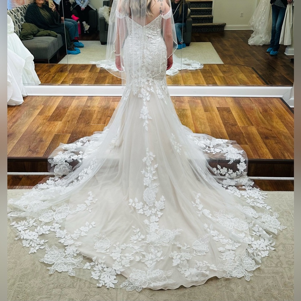 Maggie Sottero Ivory Wedding Gown - Picture 4 of 7